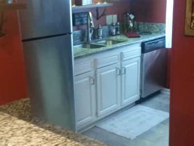 Modern kitchen featuring granite countertops and a bright design, perfect for culinary enthusiasts and entertaining.