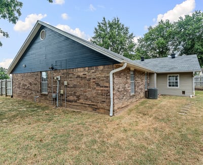 1600 S 26th Pl, Rogers, AR