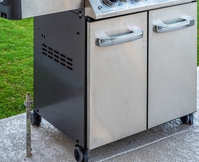 A built-in propane gas line makes it easy to create an outdoor kitchen or barbecue area, enhancing the home s entertaining potential.