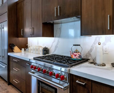 Large island with seating and quartz countertops, creating the perfect gathering space in this open-concept Phoenix home.