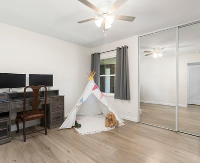 2505 E OshKosh Avenue, Anaheim, CA