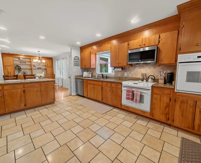 42 Venable Dr, Kilmarnock, VA