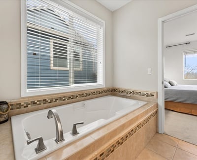 15605 SW Snowy Owl Ln, Beaverton, OR