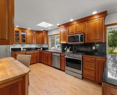 9150 SW Salmon St, Portland, OR
