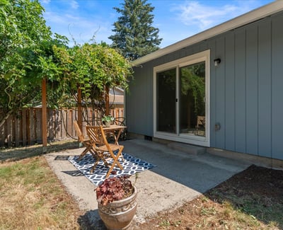 12025 SW Springwood Dr, Tigard, OR