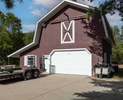 Spacious barn-garage, featuring ample parking and a versatile layout, perfect for various lifestyle needs.