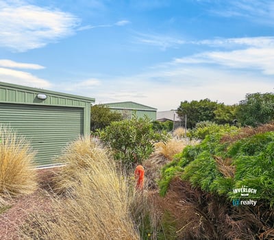 Discover a unique property featuring modern buildings set amidst vibrant landscaping for a relaxed lifestyle.