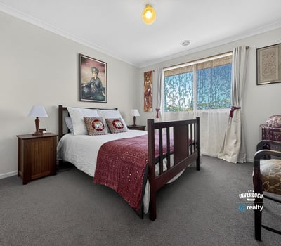 Bright bedroom featuring comfortable furnishings and ample natural light, ideal for relaxation and rest.