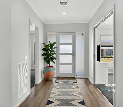 Bright entryway featuring contemporary design elements and welcoming greenery, perfect for creating lasting first impressions.