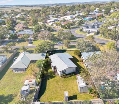 This spacious property features a large yard in a desirable neighborhood, perfect for future development or renovation.