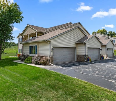 961 Spring Ct, West Bend, WI