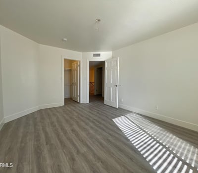 Fresh, airy bedroom with rich flooring and closet space. Large windows bring in Scottsdale s natural light.