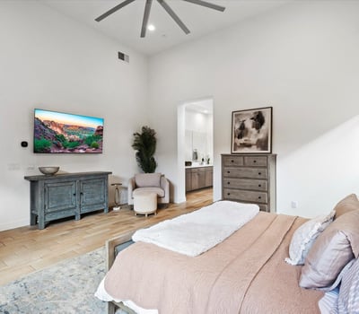 Bright guest bedroom with modern finishes and versatile layout. Ideal for guests, a home office, or additional living space in Scottsdale.