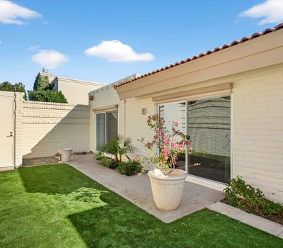 Peaceful courtyard backyard with turf and patio space, ideal for relaxing, entertaining, or enjoying Phoenix s outdoor lifestyle.