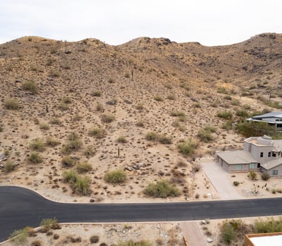 Incredible mountain backdrop highlights this elevated homesite in Phoenix. Enjoy breathtaking desert scenery, peaceful surroundings, and the opportunity to design a luxury custom residence near hiking and recreation.