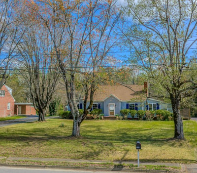 2667 White Chapel Road, Lively, VA