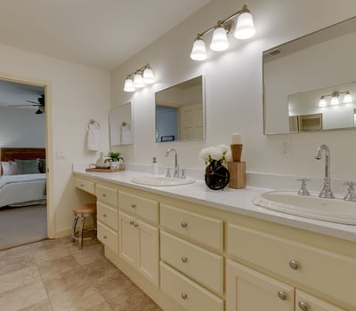 9025 NW Ash St., Portland, OR