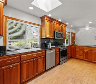 9150 SW Salmon St, Portland, OR
