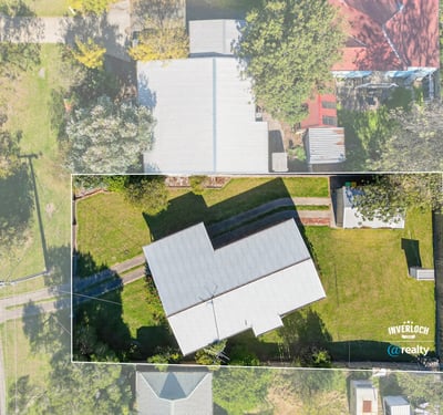 Discover a spacious, well-maintained property surrounded by greenery, ideal for creating your dream home.