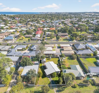 Spacious property with expansive yard, ideal for family living and conveniently located near local amenities.