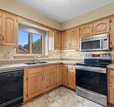 1222 Hidden Fields Dr, West Bend, WI