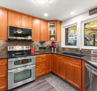 6990 SW Heath Pl, Beaverton, OR