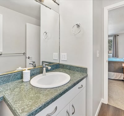 6990 SW Heath Pl, Beaverton, OR