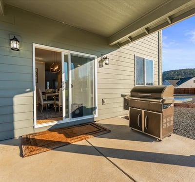 13920 S Lucia Lane, Mulino, OR