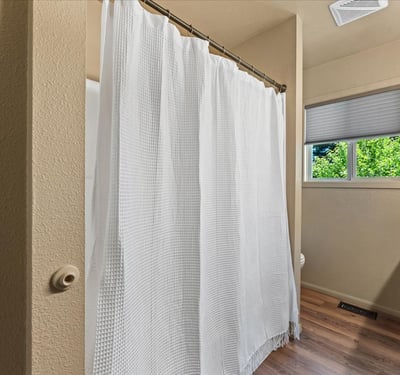 10100 SE Walnut Drive, Happy Valley, OR