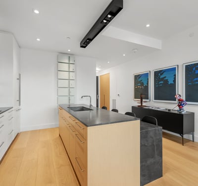 1 strathgowan avenue, Suite 710, Toronto, ON