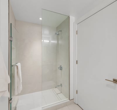 1 strathgowan avenue, Suite 710, Toronto, ON