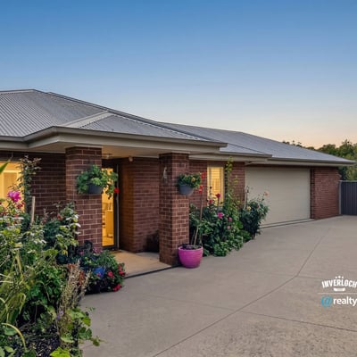 Discover this inviting home featuring lush landscaping and a spacious driveway, ideal for family gatherings.