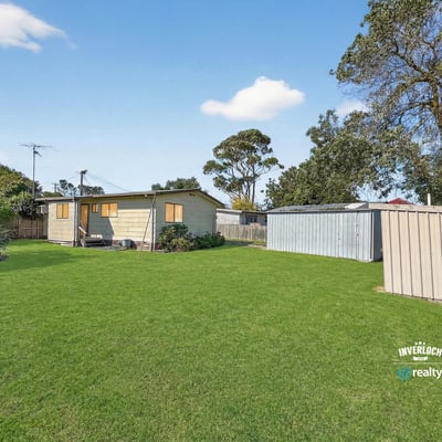 Expansive outdoor space surrounds a cozy cottage, providing ample room for relaxation and outdoor activities.