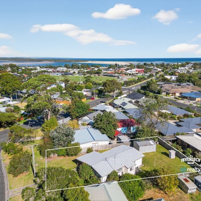 Scenic coastal property with panoramic views, offering potential for development in a vibrant neighborhood.