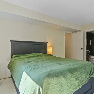 9700 Kingsbridge Drive, 202, Fairfax, VA