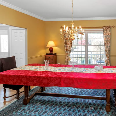 Formal Dining Room
features crown molding and chair rail.
