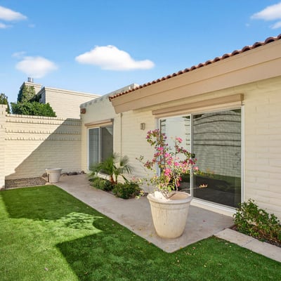 Peaceful courtyard backyard with turf and patio space, ideal for relaxing, entertaining, or enjoying Phoenix s outdoor lifestyle.
