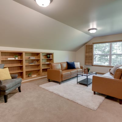 9025 NW Ash St., Portland, OR
