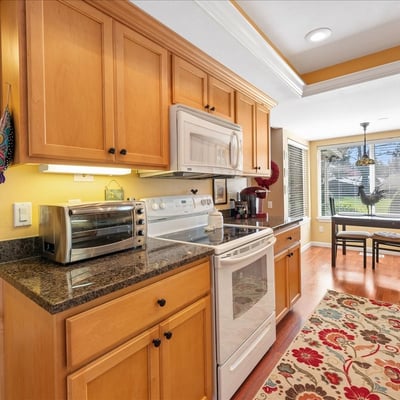 15930 SW Greens Way, Portland, OR
