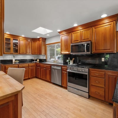 9150 SW Salmon St, Portland, OR