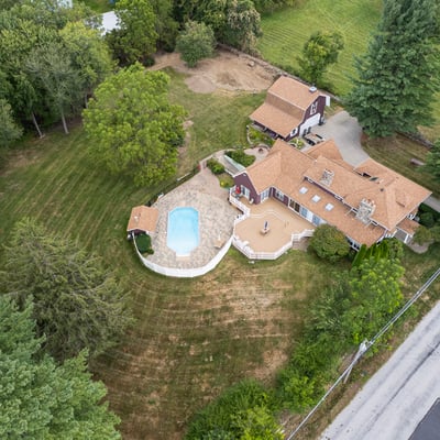 Spacious property featuring a pool and ample outdoor space, ideal for relaxation and entertaining.