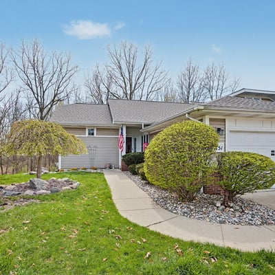 7151 Steeplechase Way, 41, Lansing, MI