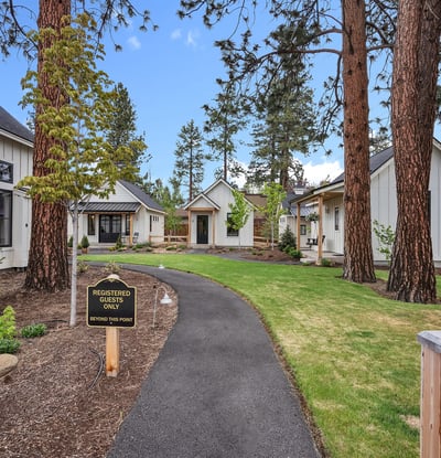560 E Main Avenue, Sisters, OR