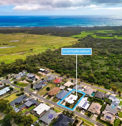Spacious lot in a peaceful neighborhood, moments from the coastline and local amenities. Perfect for your dream home!