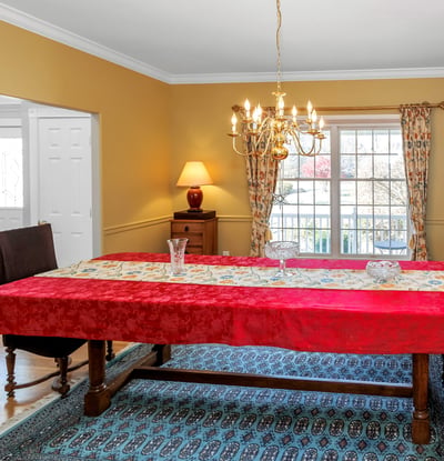 Formal Dining Room
features crown molding and chair rail.