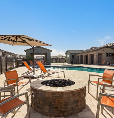 Stylish outdoor firepit lounge area with comfortable seating, creating a welcoming space for evening gatherings and relaxation.