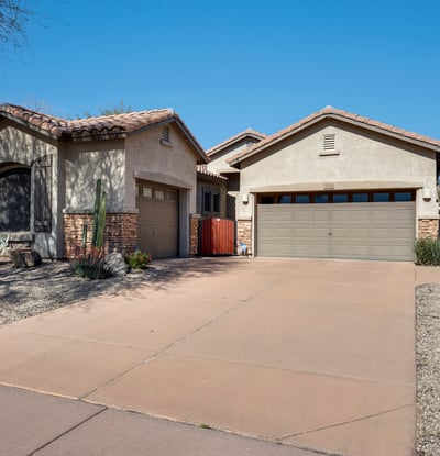 Spacious Phoenix property with extended driveway and 3-car garage, providing excellent parking, storage, and everyday convenience.