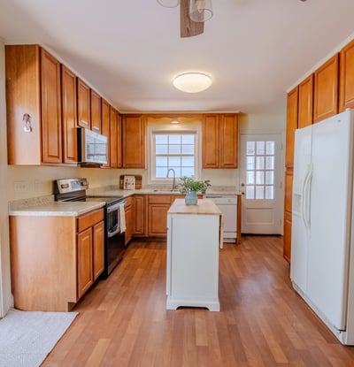 2667 White Chapel Road, Lively, VA