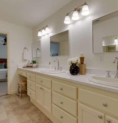 9025 NW Ash St., Portland, OR