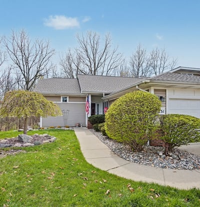 7151 Steeplechase Way, 41, Lansing, MI